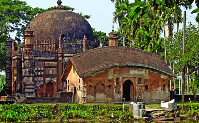 বিলীনের অপেক্ষায় ঈশা খাঁর জঙ্গলবাড়ি বিলীনের অপেক্ষায় ঈশা খাঁর জঙ্গলবাড়ি