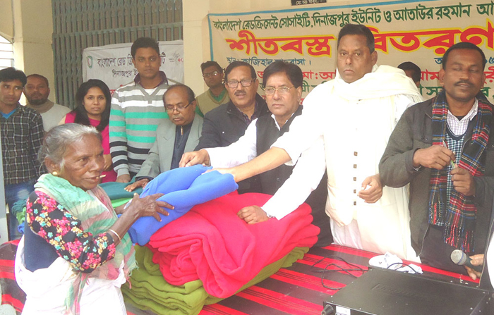 দুস্থ আদিবাসীদের মাঝে শীতবস্ত্র বিতরণ দুস্থ আদিবাসীদের মাঝে শীতবস্ত্র বিতরণ