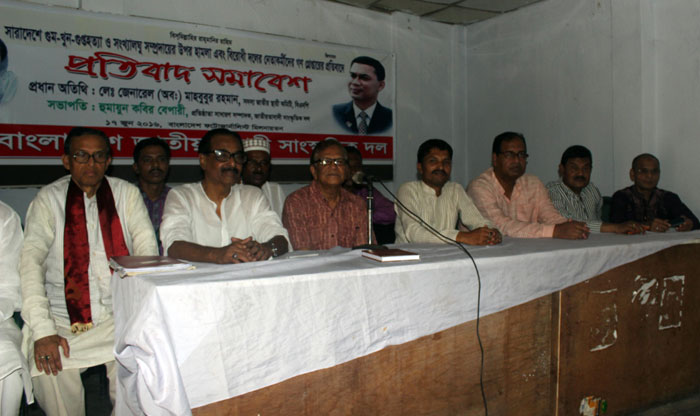 দোষারোপ না করে গণতান্ত্রিক ব্যবস্থা ফিরিয়ে আনুন: মাহবুব দোষারোপ না করে গণতান্ত্রিক ব্যবস্থা ফিরিয়ে আনুন: মাহবুব