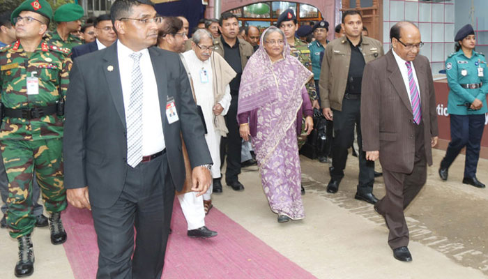 শিক্ষকের মর্যাদা ও প্রধানমন্ত্রীর বিনয়