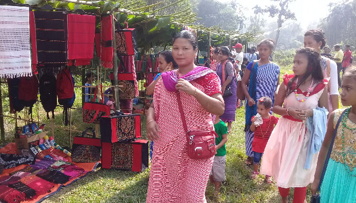 লাউয়াছড়ায় বর্ণাঢ্য আয়োজনে খাসিয়াদের বর্ষবিদায় ও বর্ষবরণ