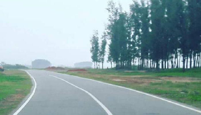 মেরিন ড্রাইভ দর্শন : পাহাড় ও সাগর কন্যার নয়নাভিরাম রূপ মেরিন ড্রাইভ দর্শন : পাহাড় ও সাগর কন্যার নয়নাভিরাম রূপ