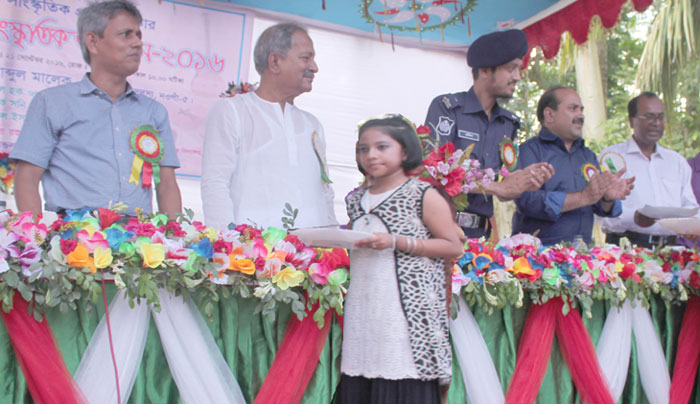 নওগাঁ সরকারি বালিকা বিদ্যালয়ে সাংস্কৃতিক প্রতিযোগিতা