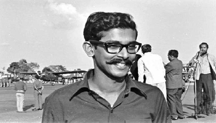 ‘ইটা কি পরছিস? তুই একটা দেশের প্রধানমন্ত্রীর ছেলে…’ ‘ইটা কি পরছিস? তুই একটা দেশের প্রধানমন্ত্রীর ছেলে…’