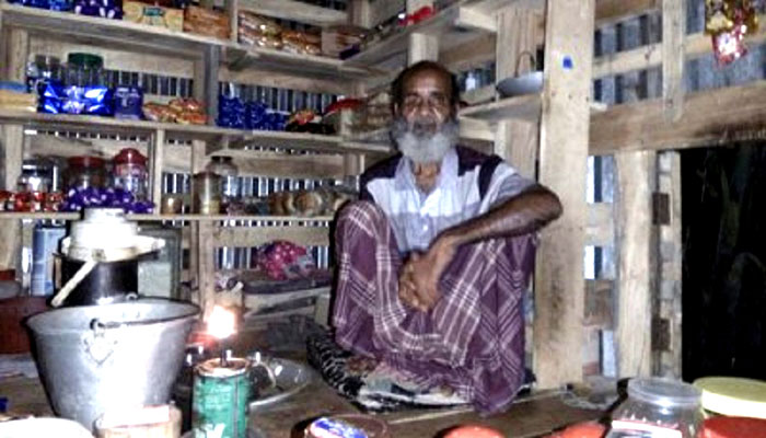 কাঁঠালিয়ায় জনপ্রিয় হয়ে উঠছে সালাম মিয়ার ‘র’ চা কাঁঠালিয়ায় জনপ্রিয় হয়ে উঠছে সালাম মিয়ার ‘র’ চা