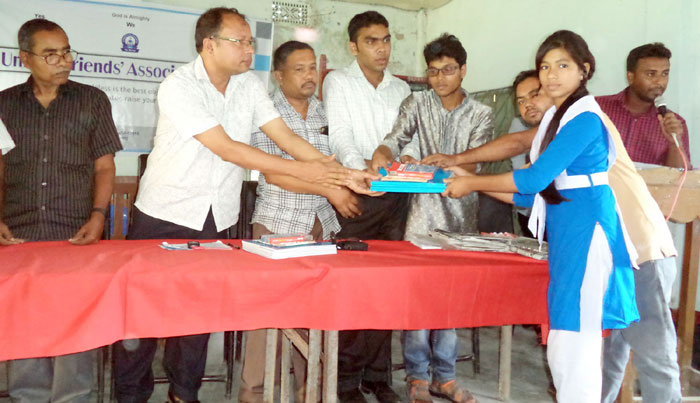আগৈলঝাড়ায় শিক্ষার্থীদের মাঝে শিক্ষা উপকরণ বিতরণ আগৈলঝাড়ায় শিক্ষার্থীদের মাঝে শিক্ষা উপকরণ বিতরণ