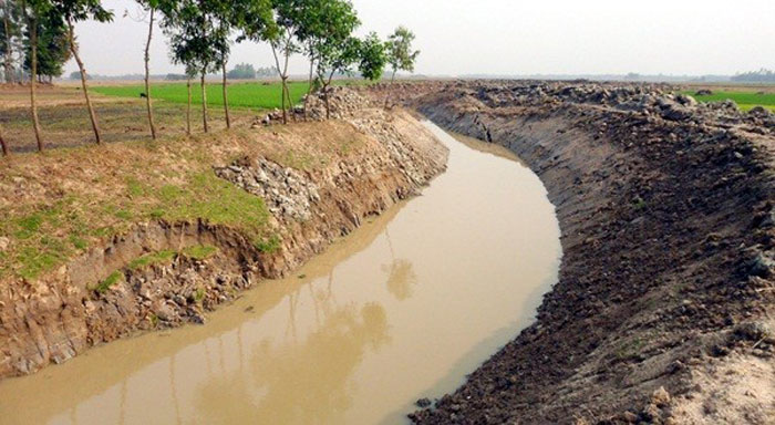 খাল খননে কর্মকর্তাই যখন ঠিকাদার