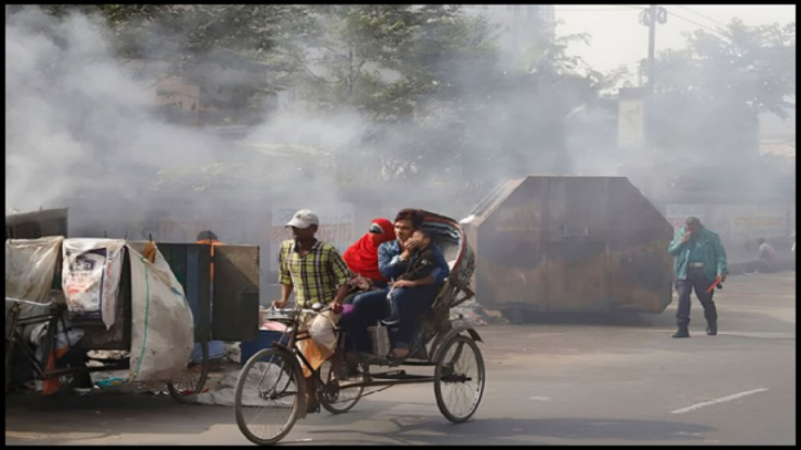 ছুটির সকালেও অস্বাস্থ্যকর ঢাকার বাতাস