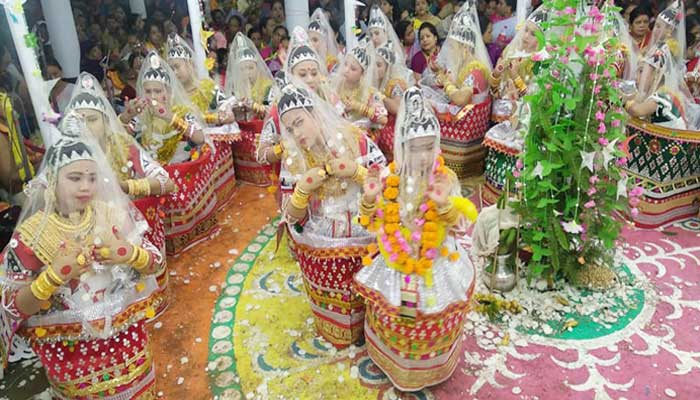 সাঙ্গ হলো কমলগঞ্জের মণিপুরী মহারাসলীলা : হাজারো মানুষের ভিড় সাঙ্গ হলো কমলগঞ্জের মণিপুরী মহারাসলীলা : হাজারো মানুষের ভিড়