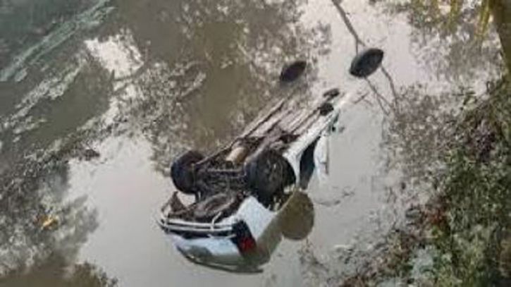 সেতু ভেঙে মাইক্রোবাস খালে : ৯ বরযাত্রী নিহত সেতু ভেঙে মাইক্রোবাস খালে : ৯ বরযাত্রী নিহত