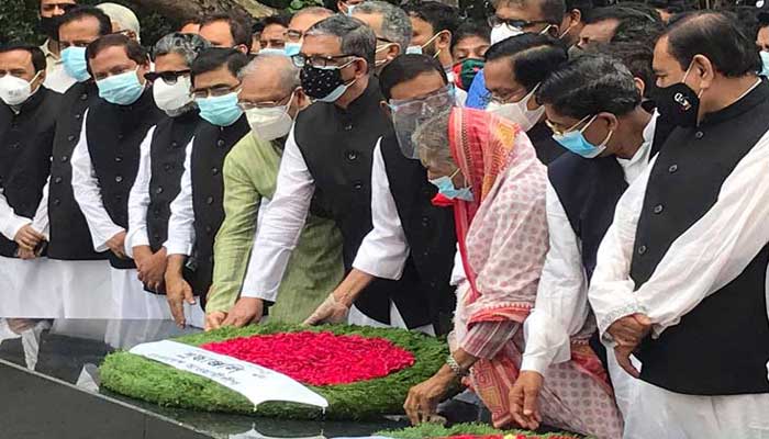 ছয় দফা দিবসে বঙ্গবন্ধুর প্রতিকৃতিতে আওয়ামী লীগের শ্রদ্ধা
