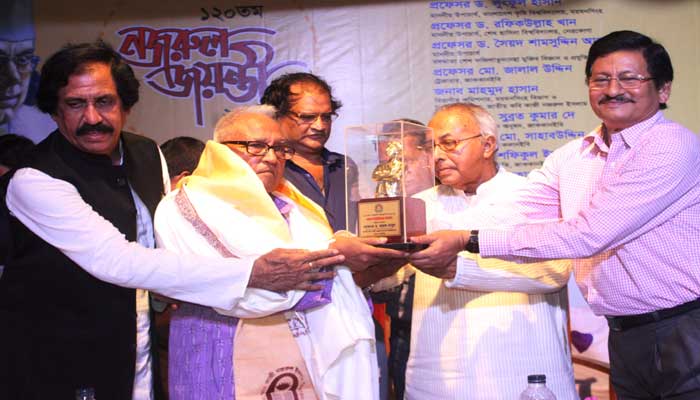 ‘সর্বপ্রথম বঙ্গবন্ধুই কবি নজরুলকে মূল্যায়ন করেন’ ‘সর্বপ্রথম বঙ্গবন্ধুই কবি নজরুলকে মূল্যায়ন করেন’