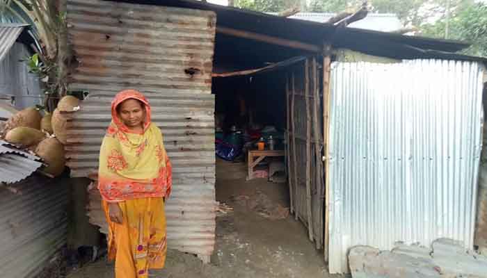 কুলসুম বিবির জরাজীর্ণ ঘর সংস্কারে মানবিক আবেদন