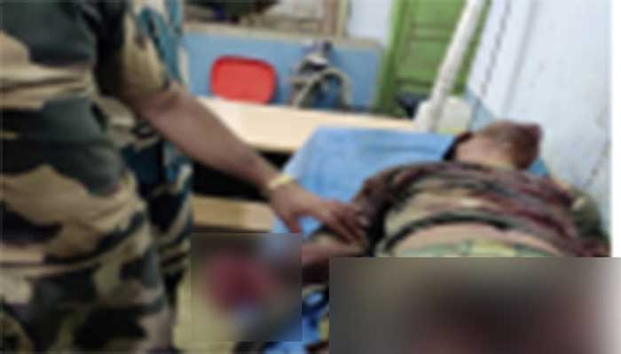 চোরাকারবারীদের হামলায় বিএসএফ জওয়ানেরর কব্জি বিচ্ছিন্ন 