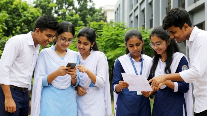 এইচএসসির ফল প্রকাশ: গড় পাসের হার ৫২.১২ শতাংশ