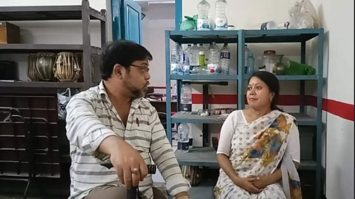 গাজীপুর শিল্পকলায় ‘দায়বদ্ধ’ নাটকের মহড়া গাজীপুর শিল্পকলায় ‘দায়বদ্ধ’ নাটকের মহড়া