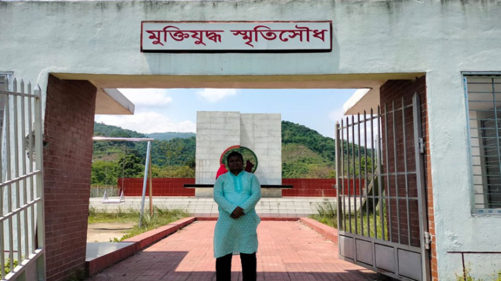 বাঁশতলা স্মৃতিসৌধে একদিন বাঁশতলা স্মৃতিসৌধে একদিন