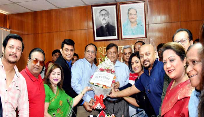 সরকার চলচ্চিত্রের স্বর্ণযুগ ফিরিয়ে আনতে চায়: হাছান মাহমুদ সরকার চলচ্চিত্রের স্বর্ণযুগ ফিরিয়ে আনতে চায়: হাছান মাহমুদ