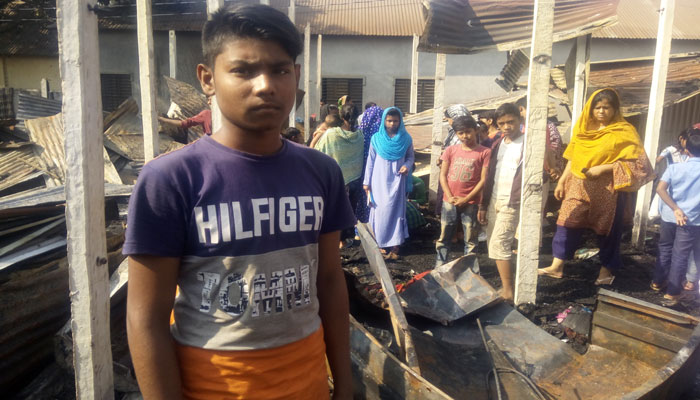 শ্রমিক কলোনীতে অগ্নিকান্ড : এসএসসি পরীক্ষা অনিশ্চিত শান্ত’র