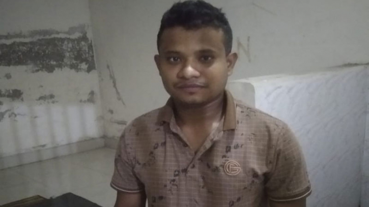 সাংবাদিক মিলনকে হত্যার ঘটনায় ড্রাম ট্রাকের হেলপার গ্রেপ্তার সাংবাদিক মিলনকে হত্যার ঘটনায় ড্রাম ট্রাকের হেলপার গ্রেপ্তার