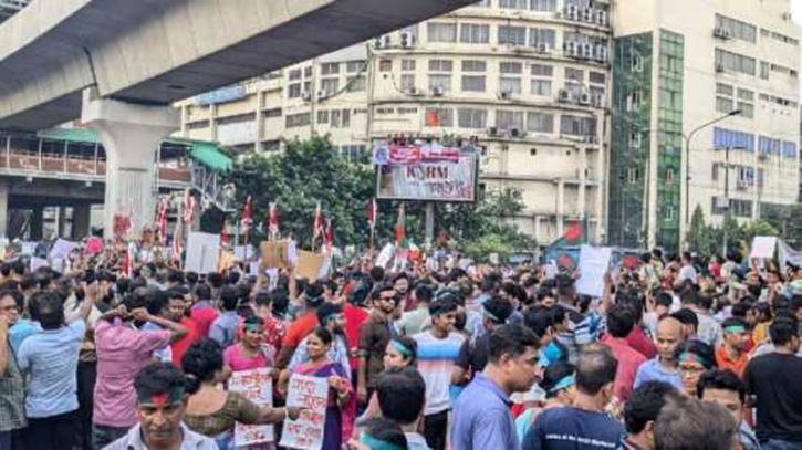 ৮ দফা দাবিতে শাহবাগে হিন্দু সম্প্রদায়ের অবরোধ ৮ দফা দাবিতে শাহবাগে হিন্দু সম্প্রদায়ের অবরোধ
