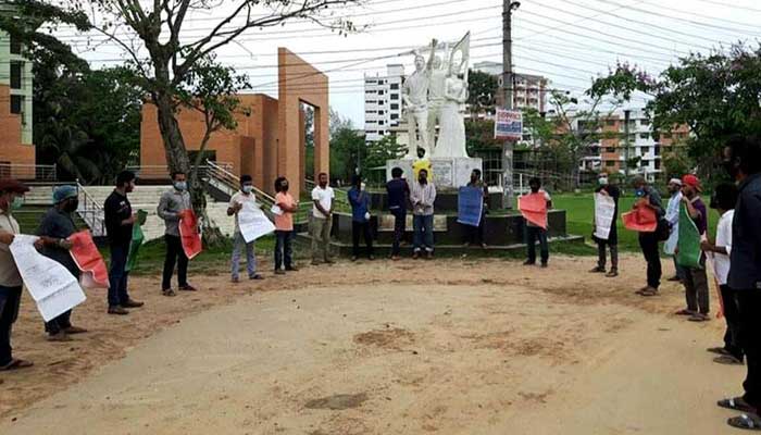 তৌহিদ হত্যার প্রতিবাদে ত্রিশালে মানবন্ধন ও প্রতিবাদ সমাবেশ