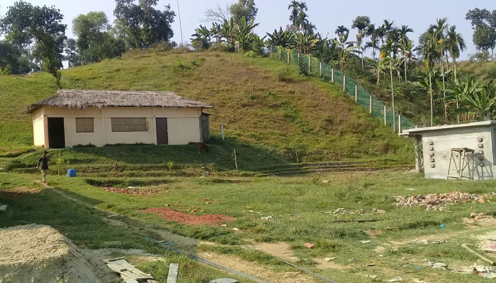 পাহাড়ি টিলায় বাণিজ্যিক প্রতিষ্ঠান স্থাপনের হিড়িক পাহাড়ি টিলায় বাণিজ্যিক প্রতিষ্ঠান স্থাপনের হিড়িক