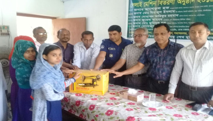 শমশেরনগর ইসলামিক মিশনে আলোচনা সভা ও সেলাই মেশিন বিতরণ শমশেরনগর ইসলামিক মিশনে আলোচনা সভা ও সেলাই মেশিন বিতরণ