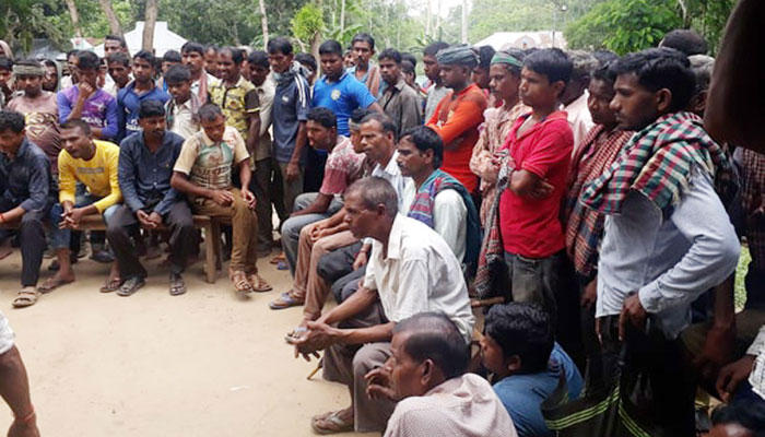 ব্যবস্থাপকের আশ্বাসে কাজে ফিরলো দলই চা বাগানের শ্রমিকরা ব্যবস্থাপকের আশ্বাসে কাজে ফিরলো দলই চা বাগানের শ্রমিকরা