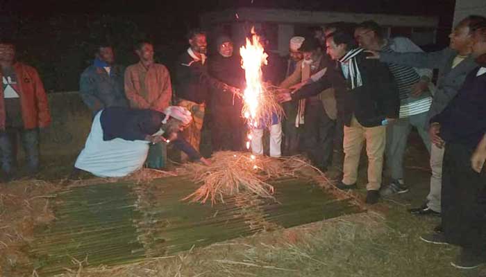 ঐতিহ্যবাহী চুঙ্গা পিঠা উৎসব ঐতিহ্যবাহী চুঙ্গা পিঠা উৎসব