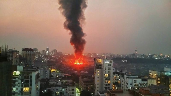 কড়াইল বস্তিতে ভয়াবহ আগুন