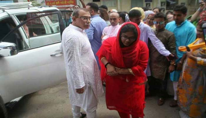 খালেদার সঙ্গে সাক্ষাত করেছেন পরিবারের ৬ সদস্য খালেদার সঙ্গে সাক্ষাত করেছেন পরিবারের ৬ সদস্য