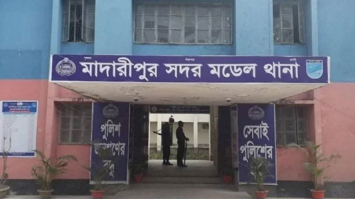 মসজিদে ঢুকে ৩ জনকে হত্যা : আহত আরেকজনের মৃত্যু মসজিদে ঢুকে ৩ জনকে হত্যা : আহত আরেকজনের মৃত্যু
