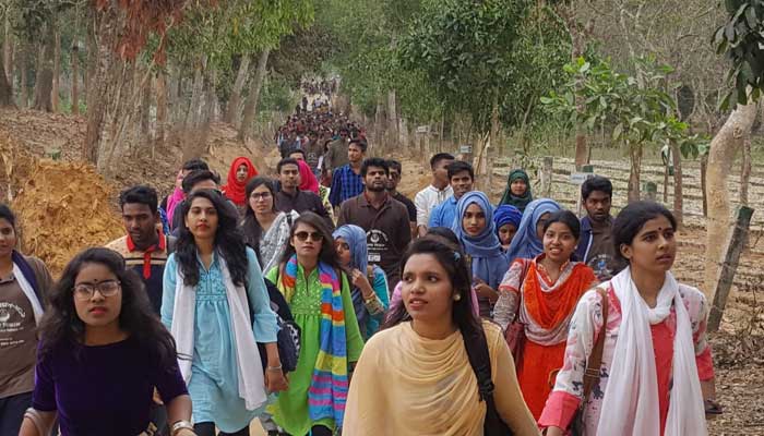 ঈদ ছুটিতে লাউয়াছড়া-মাধবপুরে পর্যটকদের ভিড় ঈদ ছুটিতে লাউয়াছড়া-মাধবপুরে পর্যটকদের ভিড়
