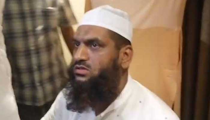 রিসোর্টে নারীসহ আটক হেফাজতের মামুনুলকে ‘ছিনিয়ে’ নিল সমর্থকরা রিসোর্টে নারীসহ আটক হেফাজতের মামুনুলকে ‘ছিনিয়ে’ নিল সমর্থকরা
