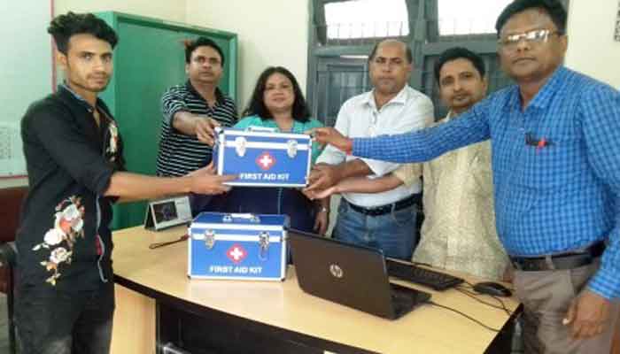 মণিরামপুর ব্র্যাকের উদ্যোগে ফাস্টএইড বক্স বিতরণ মণিরামপুর ব্র্যাকের উদ্যোগে ফাস্টএইড বক্স বিতরণ