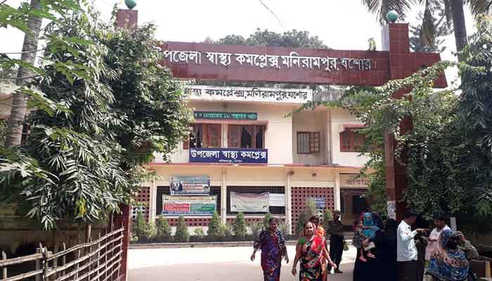 স্বাস্থ্য কমপ্লেক্সের সিড়ির নিচে লক্ষাধিক খাবার স্যালাইন স্বাস্থ্য কমপ্লেক্সের সিড়ির নিচে লক্ষাধিক খাবার স্যালাইন
