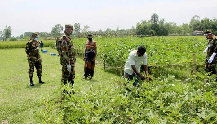 ময়মনসিংহে সেনা সদস্যদর মানবিক উদ্যোগ