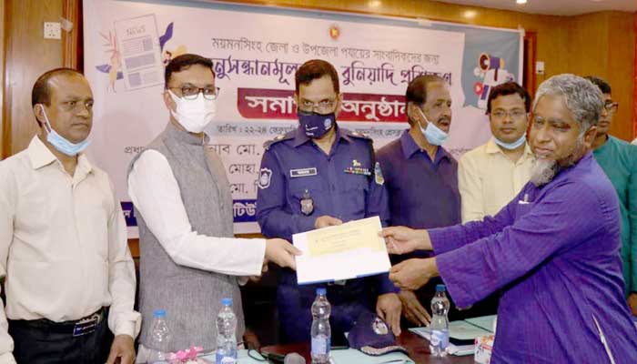 পেশাদার সাংবাদিকরা মানুষের প্রত্যাশা পূরণের সেতুবন্ধন : মেয়র টিটু পেশাদার সাংবাদিকরা মানুষের প্রত্যাশা পূরণের সেতুবন্ধন : মেয়র টিটু