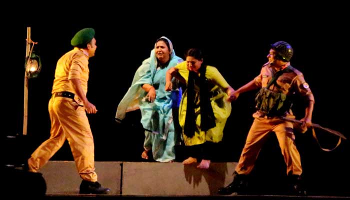 শিল্পকলায় মঞ্চস্থ ঢাকা পদাতিক’র ‘কথা ৭১’ শিল্পকলায় মঞ্চস্থ ঢাকা পদাতিক’র ‘কথা ৭১’