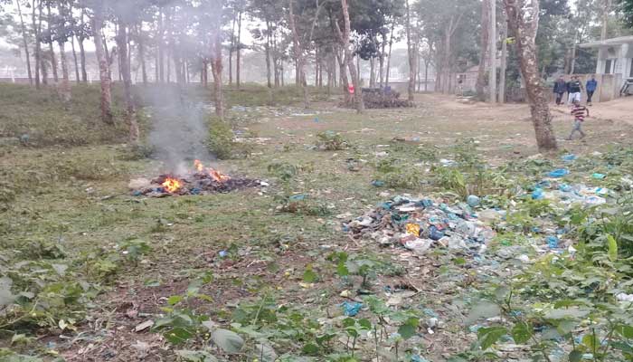 পলিথিন ব্যাগে গরম খাবার : হুমকির মুখে মানবস্বাস্থ্য