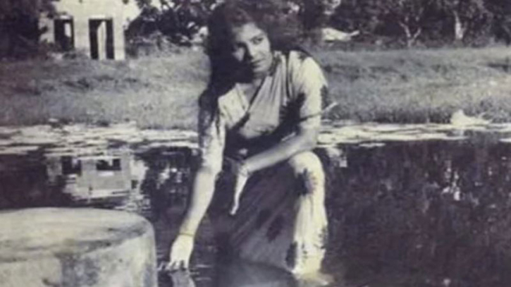 ‘মুখ ও মুখোশ’-এর অভিনেত্রী পেয়ারী বেগম মারা গেছেন ‘মুখ ও মুখোশ’-এর অভিনেত্রী পেয়ারী বেগম মারা গেছেন