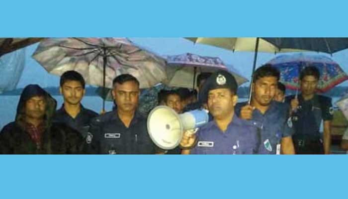 ‘বুলবুল’ বিষয়ে সতর্ক করতে রাতেও পুলিশের মাইকিং
