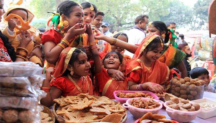 বাংলা একাডেমিতে চলছে পৌষ মেলা