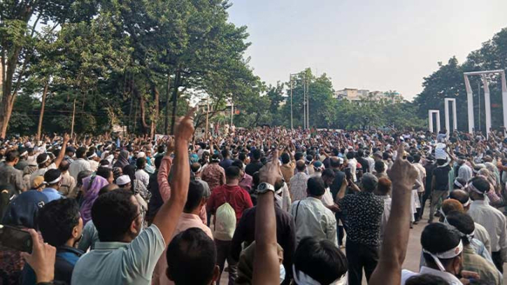 কাফনের কাপড় হাতে প্রাথমিক শিক্ষকদের শপথ