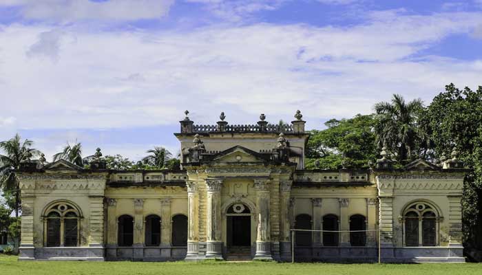 দর্শনার্থীদের জন্য খুলে দেয়া হয়েছে নাটোর রাজবাড়ি