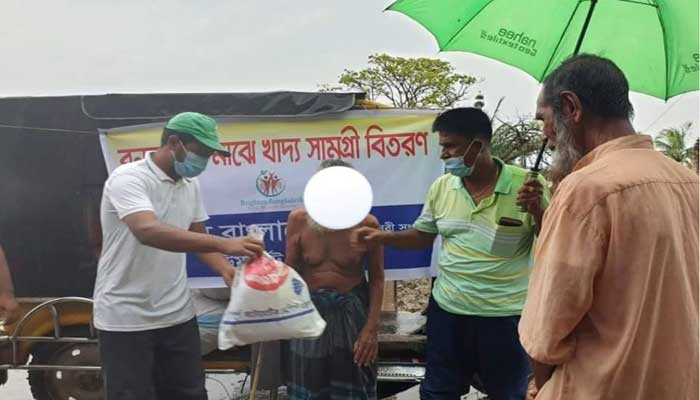 বন্যা কবলিত ৩০টি পরিবারের মাঝে খাদ্য সামগ্রী বিতরণ