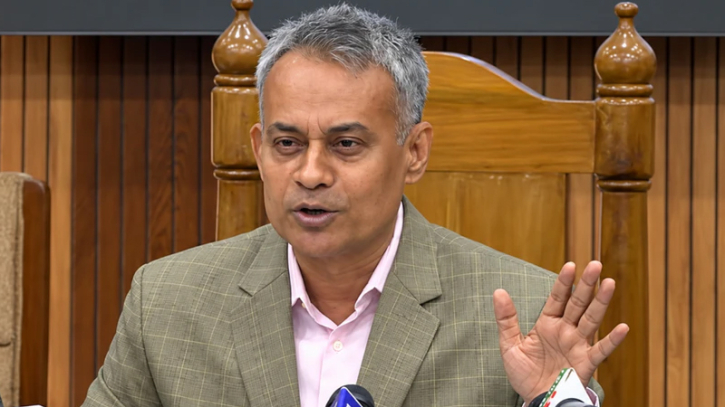 টিকিটের কালোবাজারি নিয়ন্ত্রণ কঠিন: রেলমন্ত্রী