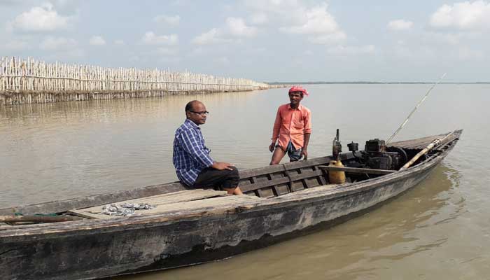 ‘‘নদীকর্মী’ এর বাইরে কোন বিশেষণ দরকার নাই’’