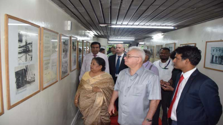 স্ট্যামফোর্ড ইউনিভার্সিটিতে রাশিয়ান চলচ্চিত্র উৎসব ও আলোকচিত্র প্রদর্শনী স্ট্যামফোর্ড ইউনিভার্সিটিতে রাশিয়ান চলচ্চিত্র উৎসব ও আলোকচিত্র প্রদর্শনী